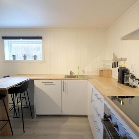 Spacious Two Bedroom Basement Apartment Flam Exterior photo
