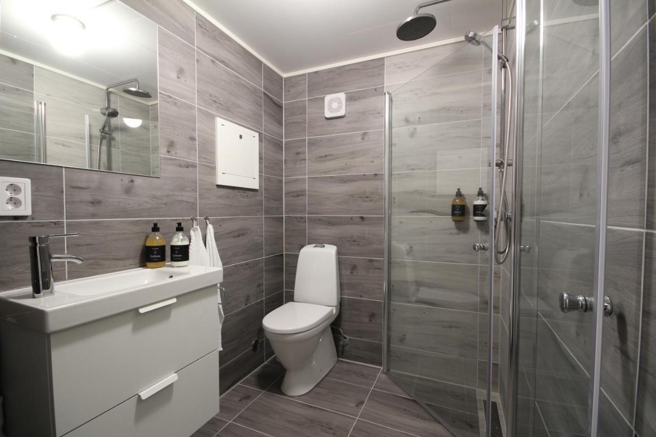 Spacious Two Bedroom Basement Apartment Flam Exterior photo