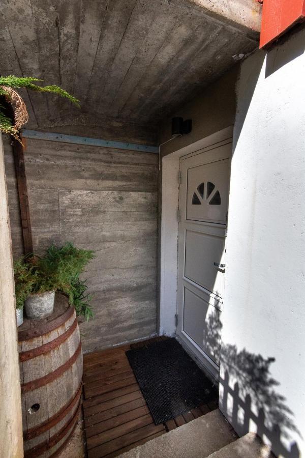 Spacious Two Bedroom Basement Apartment Flam Exterior photo